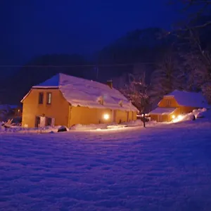 https://les-gites-du-pla-de-moura.midi-pyreneeshotels.com