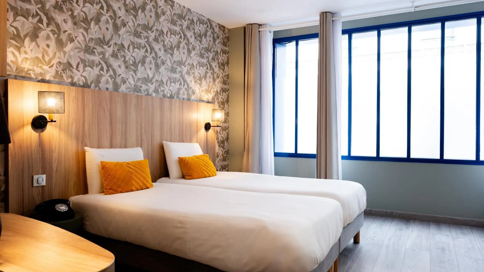 *** Hotel Kyriad Paris 10 - Canal Saint Martin - République Francia